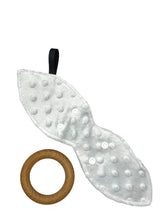 Load image into Gallery viewer, Teether in 'Winter Friends'