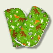 Load image into Gallery viewer, Burpcloth Set, with bears, foxes, hedgehogs, owls, raccoons, squirrels, on a green background.
